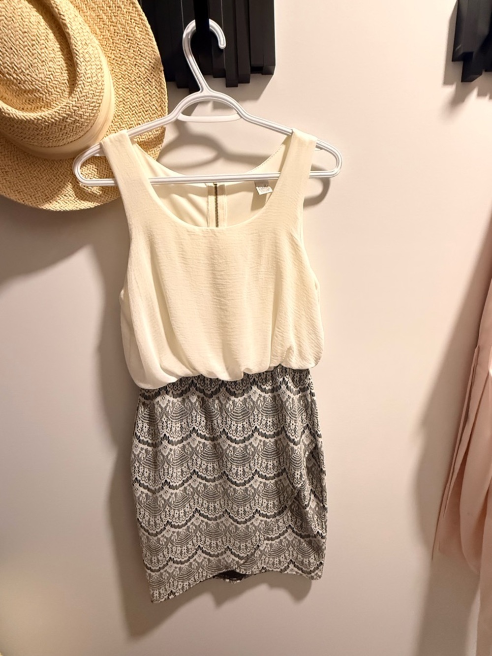 twik Cream Top with Gray Lace-Patterned Skirt Mini Dress
